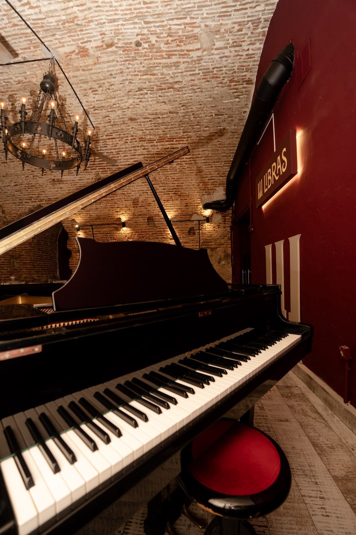 Piano de cola de Tres Libras